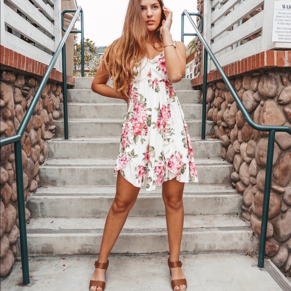 🌿 Fields Of Pretty Floral Ruffle Dress - Picture 3 of 5